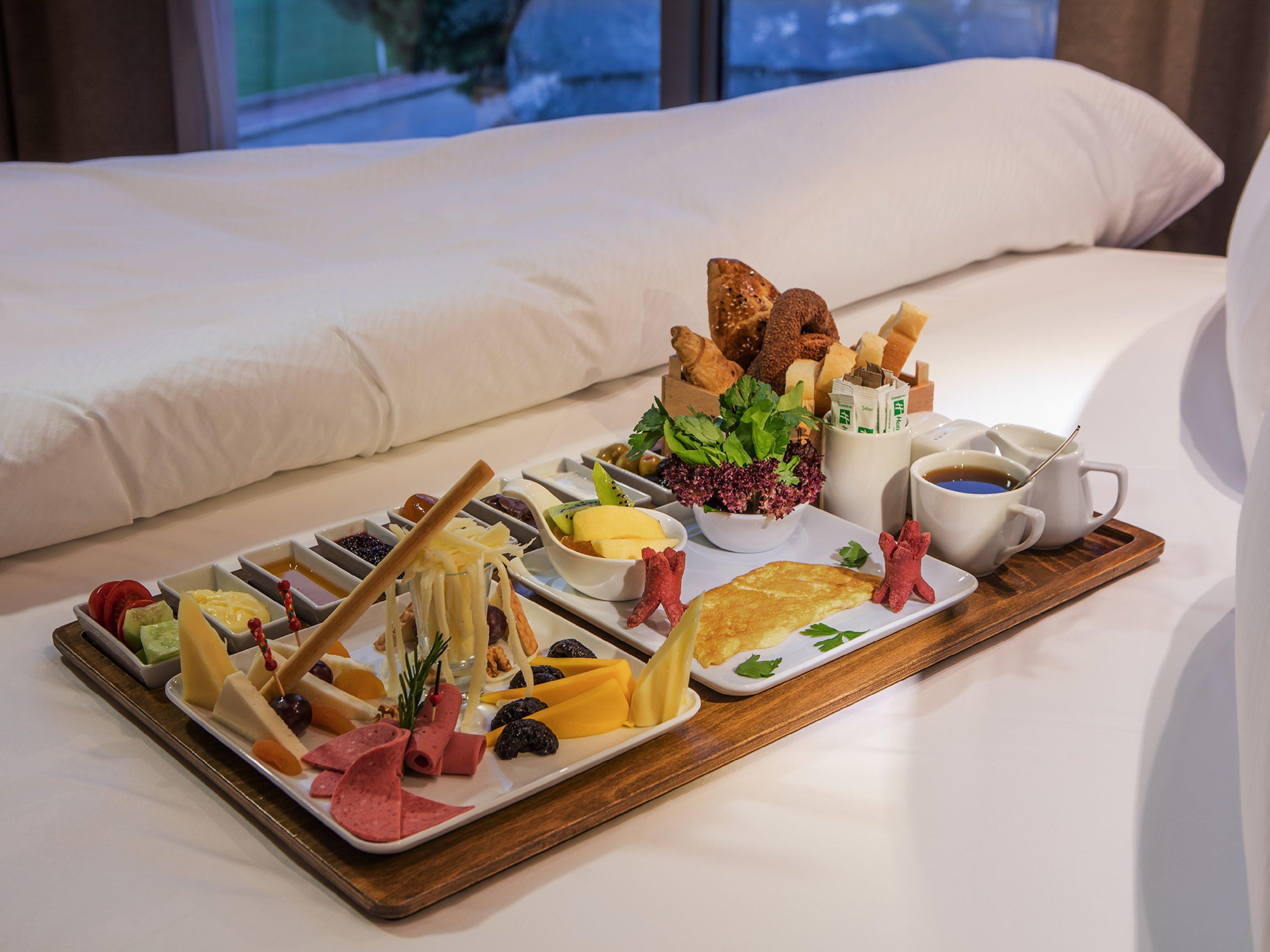 Holiday Inn Antalya - Lara By Ihg Eksteriør billede A breakfast tray