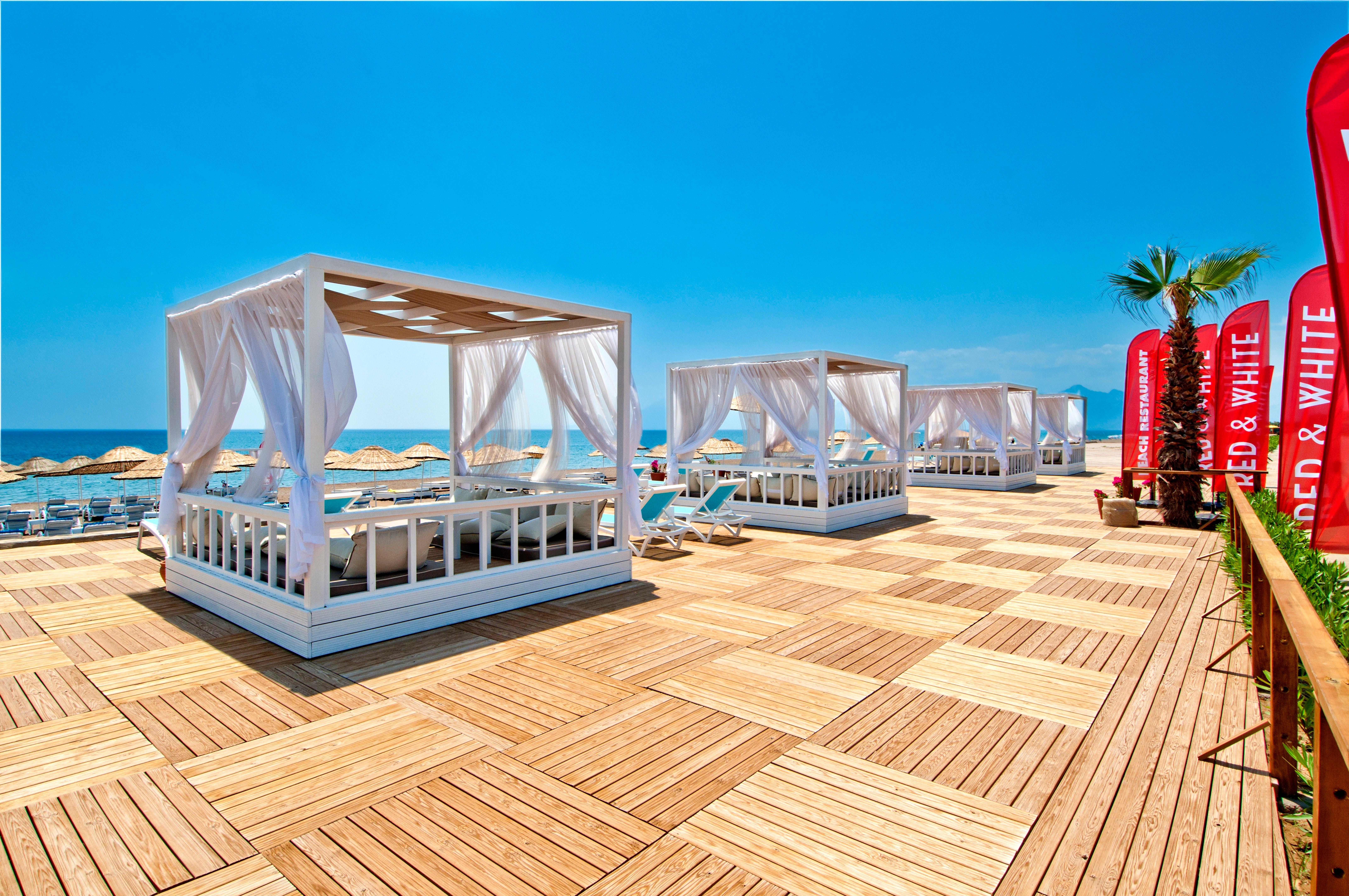 Holiday Inn Antalya - Lara By Ihg Eksteriør billede The beach at the W Hotel