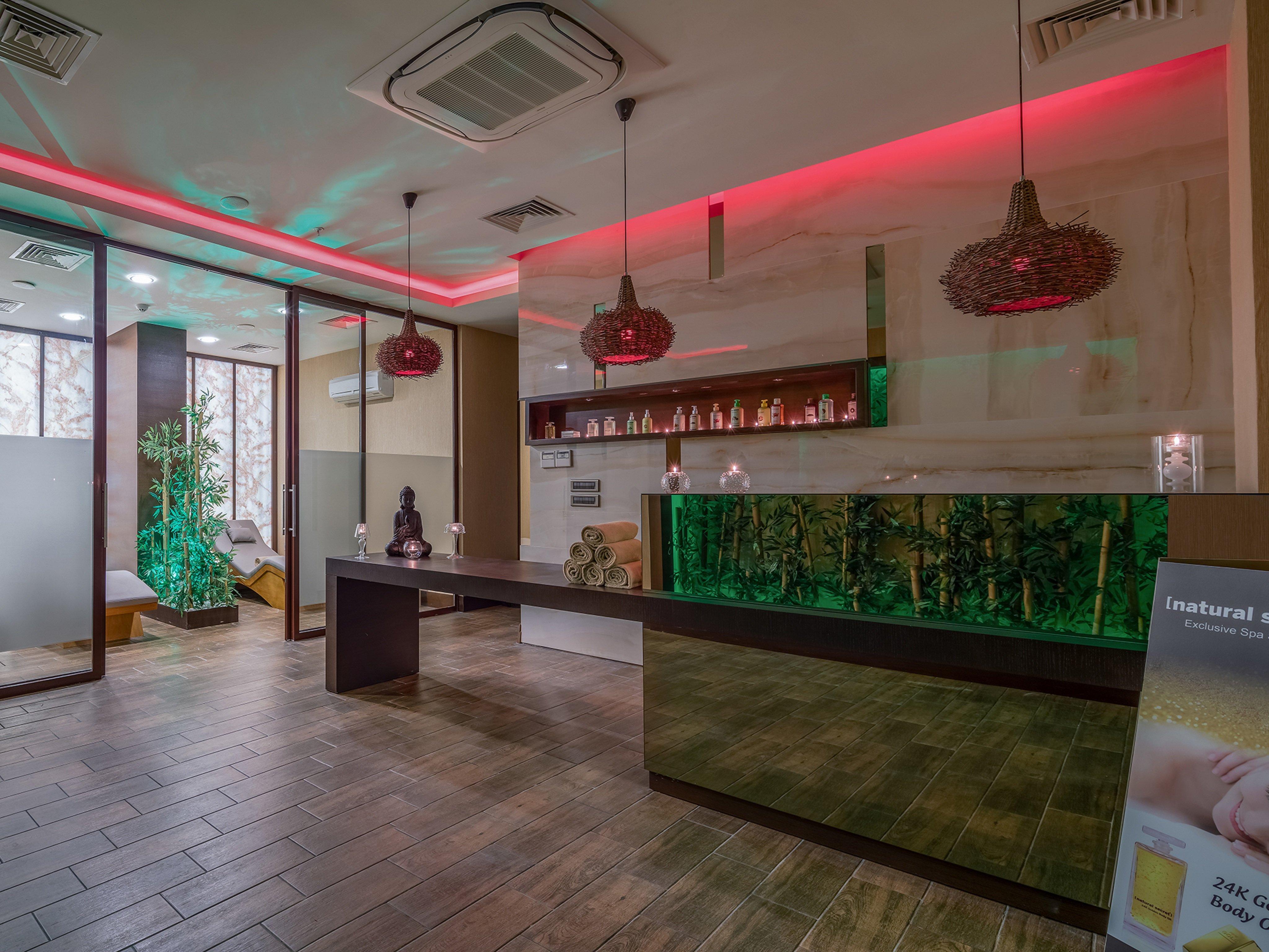 Holiday Inn Antalya - Lara By Ihg Eksteriør billede Reception area of a spa in Warsaw, Poland