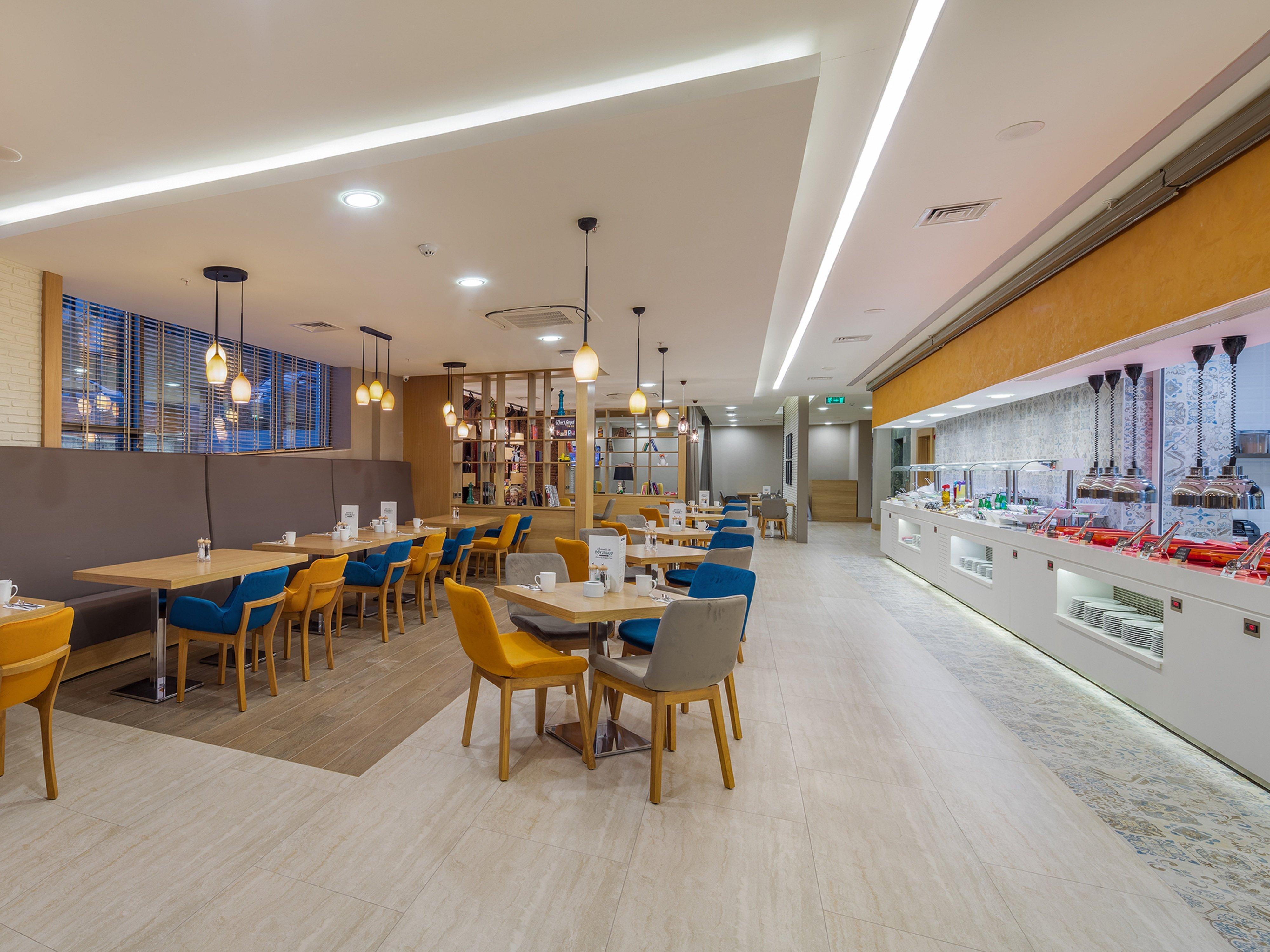 Holiday Inn Antalya - Lara By Ihg Eksteriør billede The lounge at London Heathrow Airport