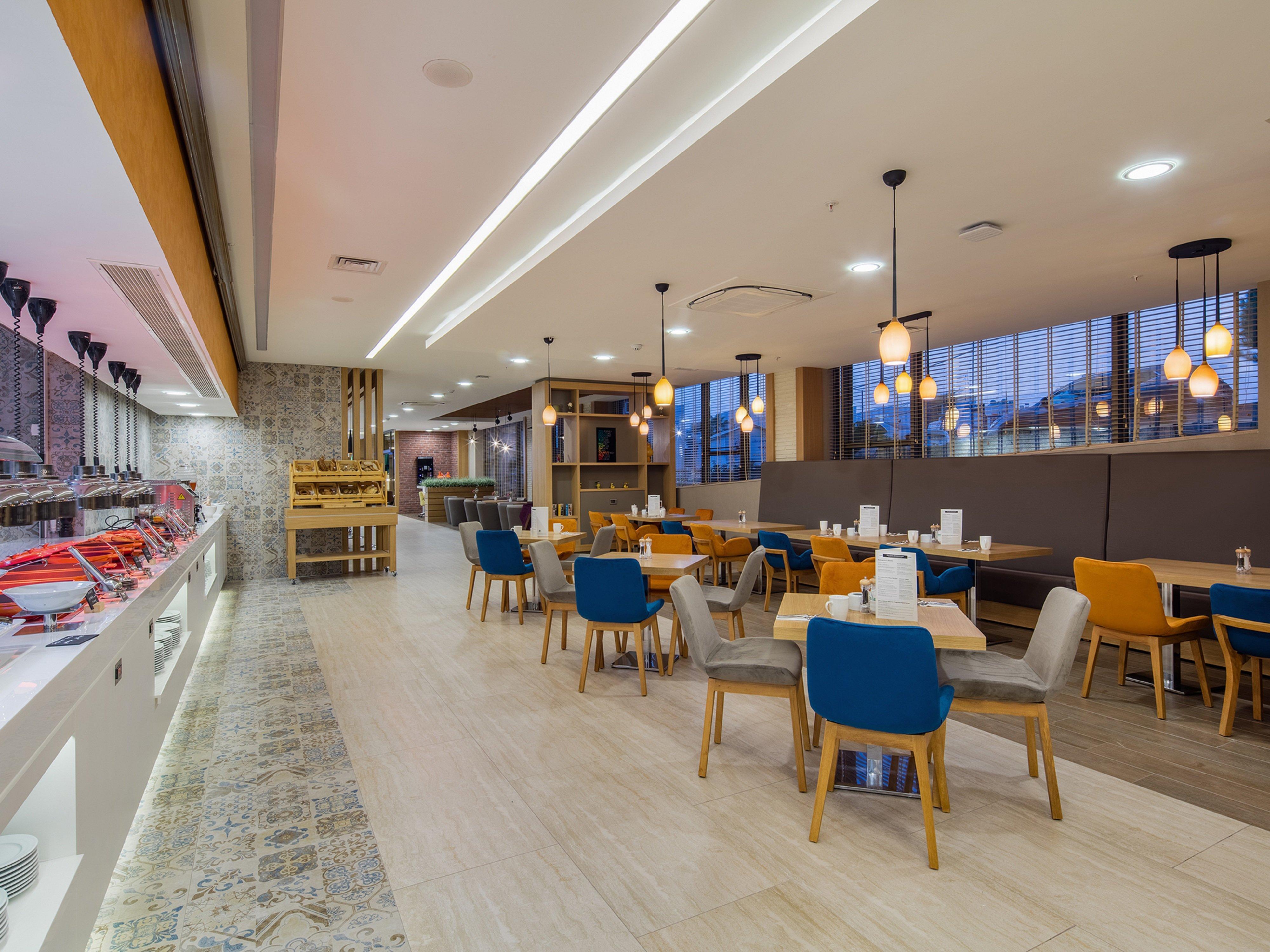 Holiday Inn Antalya - Lara By Ihg Eksteriør billede The dining room at the new terminal