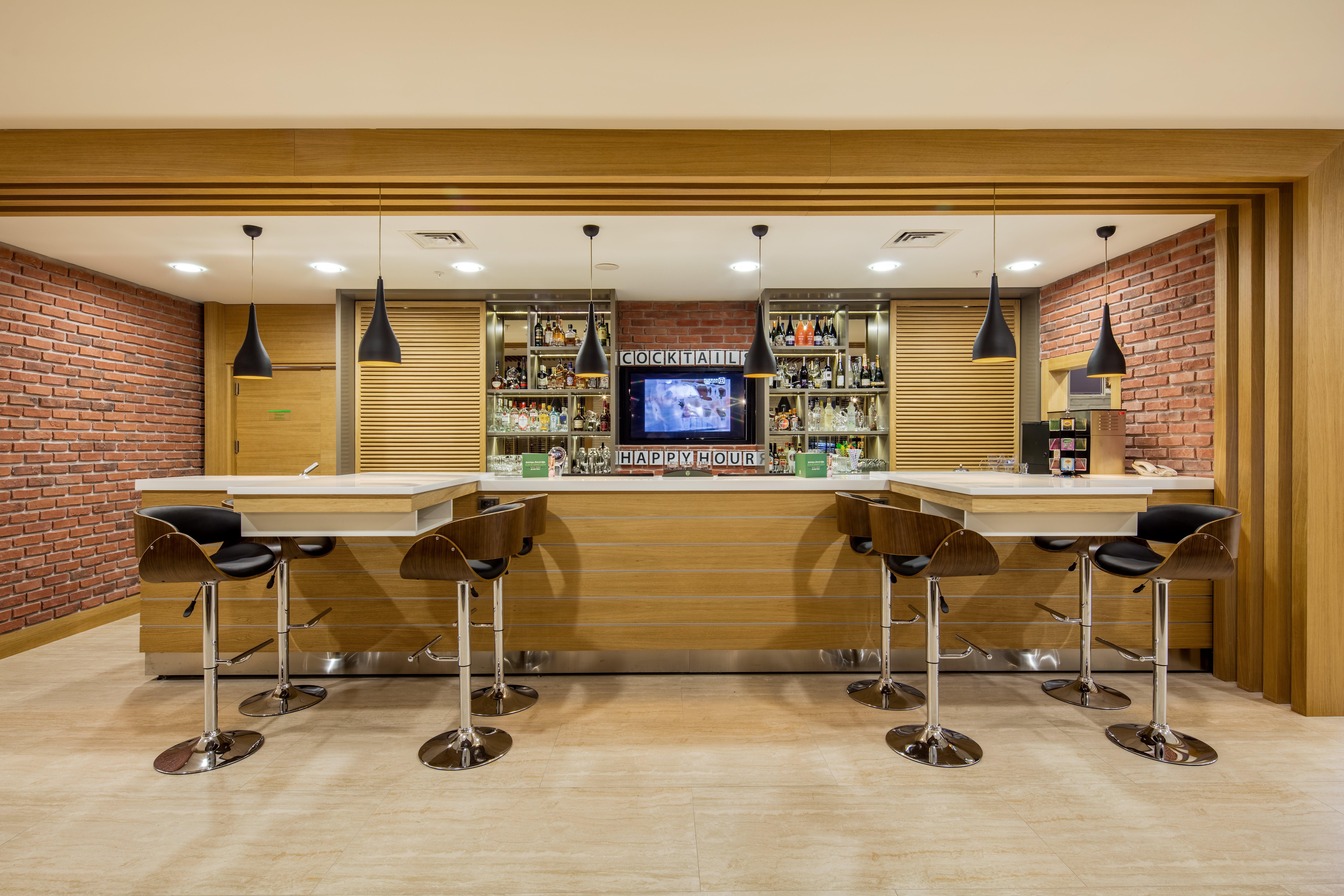 Holiday Inn Antalya - Lara By Ihg Eksteriør billede A home bar